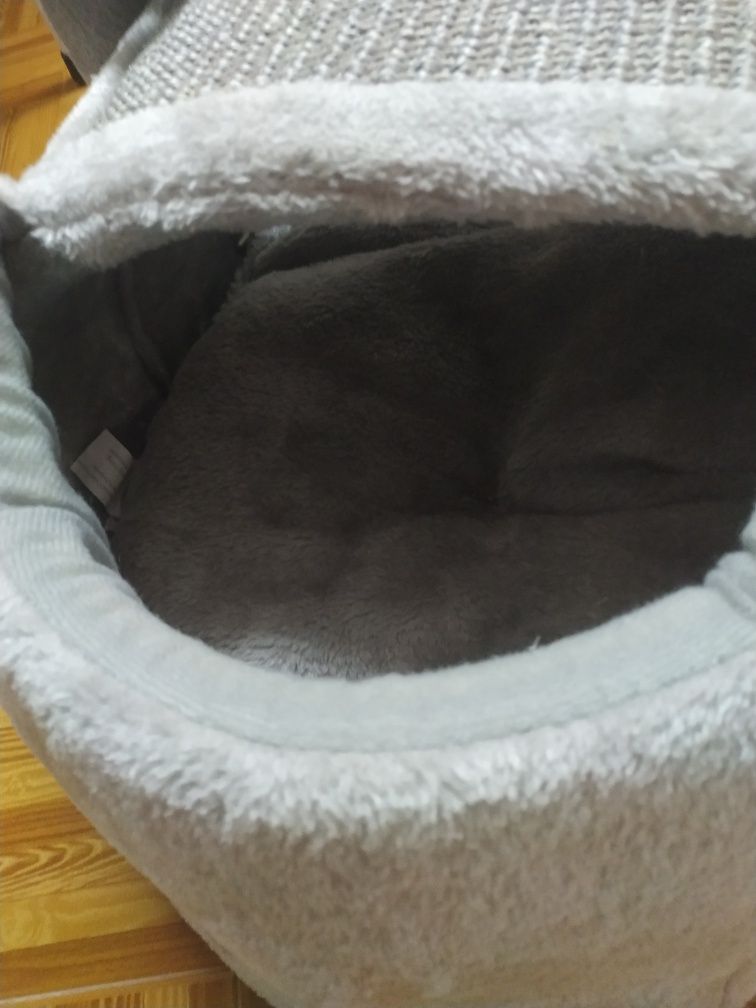 Cama com arranhador para gato