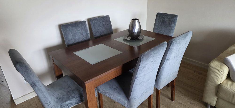 Zestaw stół i 6 krzeseł. Stan bdb.