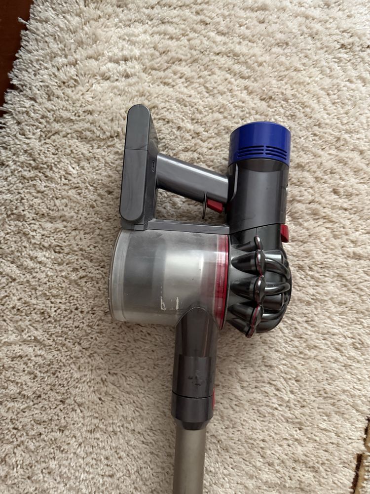 Пилесос dyson , v8