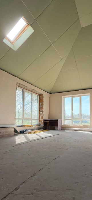 Продам котедж 480м  с.Шпитьки 17 км по Житом. трасі 15с.біля озера