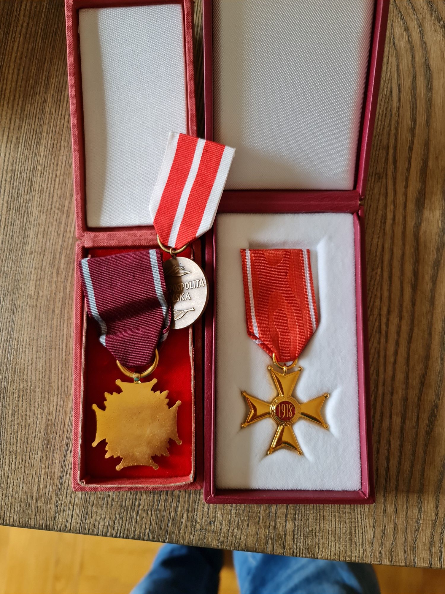 Order Polonia Restituta, Złoty krzyż zasługi