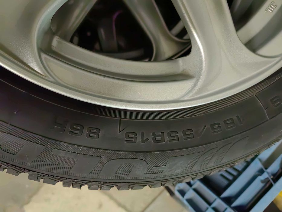 Sptzedam alufelgi wraz z oponami do Smarta