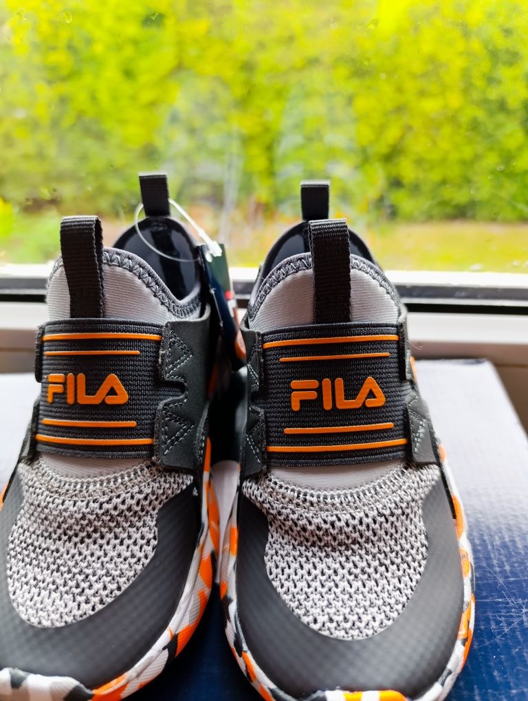 Buty sneakersy chłopięce Fila rozmiar 25