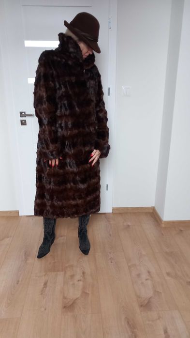 naturalne brązowe futerko z brązowych norek.