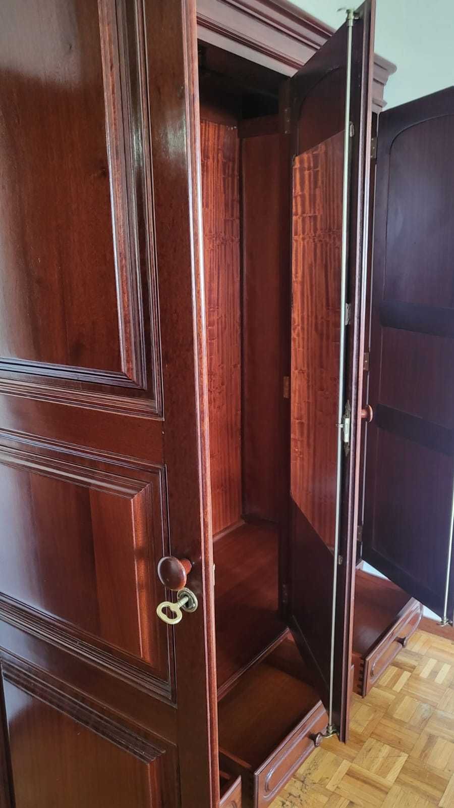 Guarda fatos 3 portas como novo