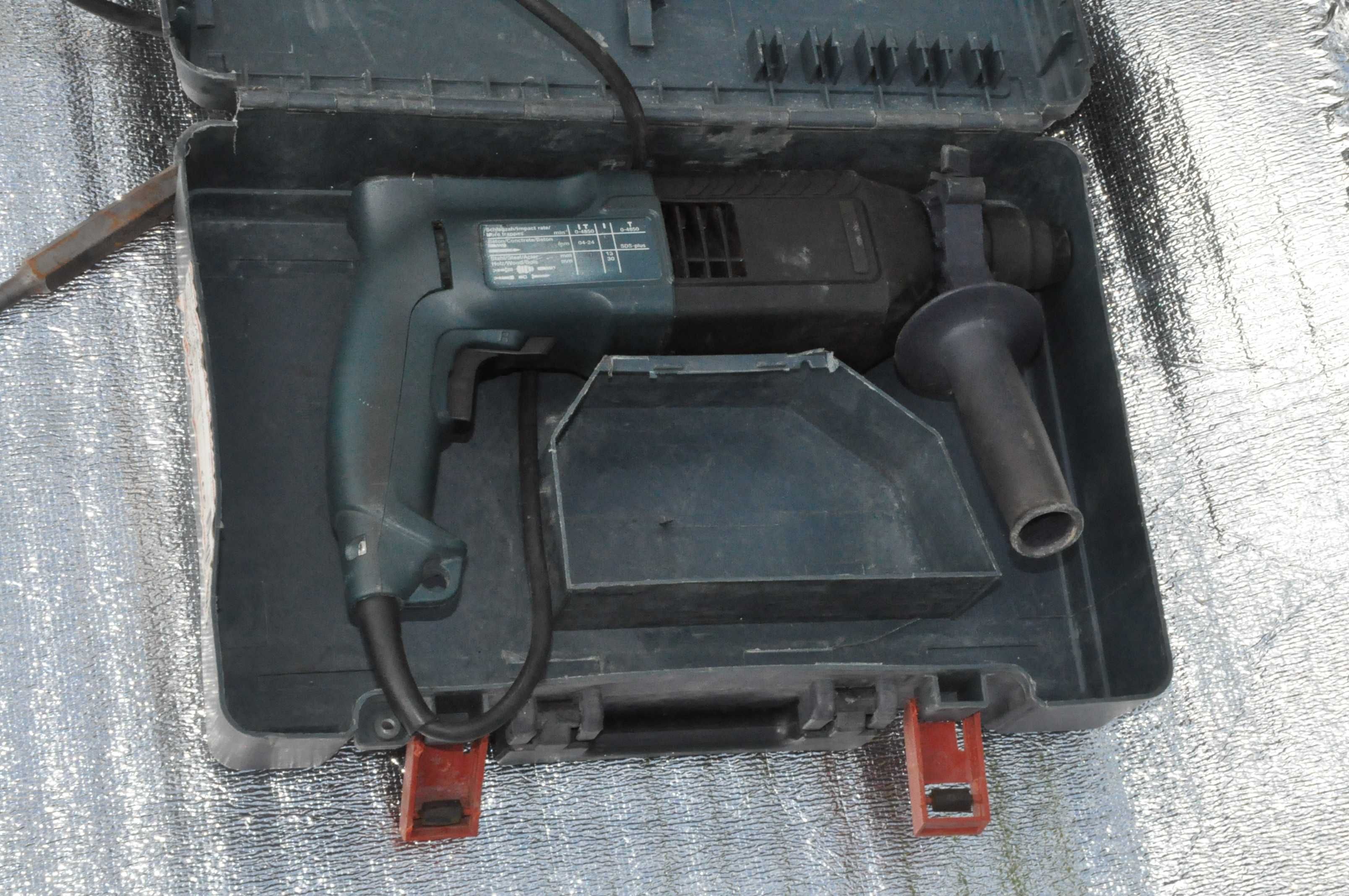 Młoto wiertarka SDS Bosch z walizką.
