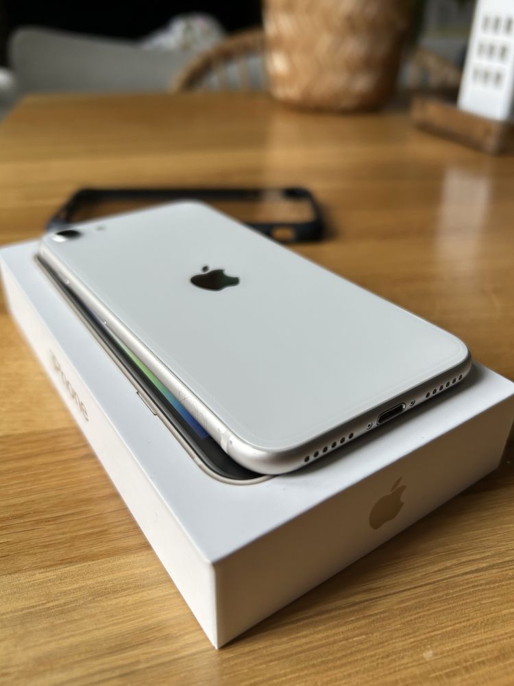 Iphone SE 2  2020 z etui Spigen