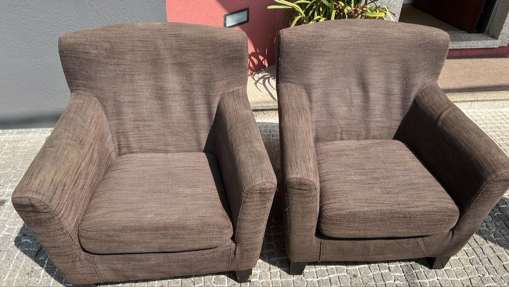Poltronas castanhas