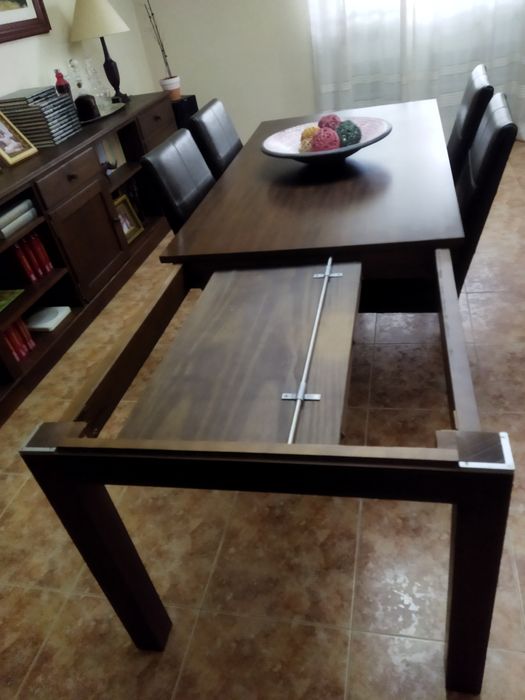 Mesa de sala e 4 cadeiras