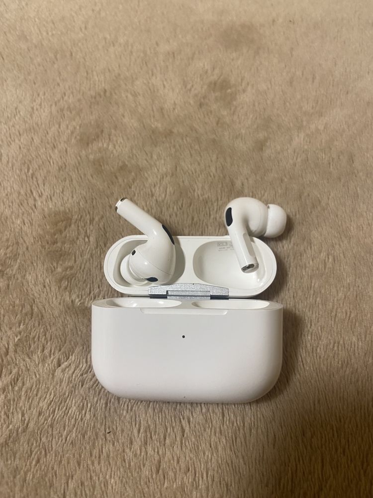 AirPods Pro Wireless Charging Case