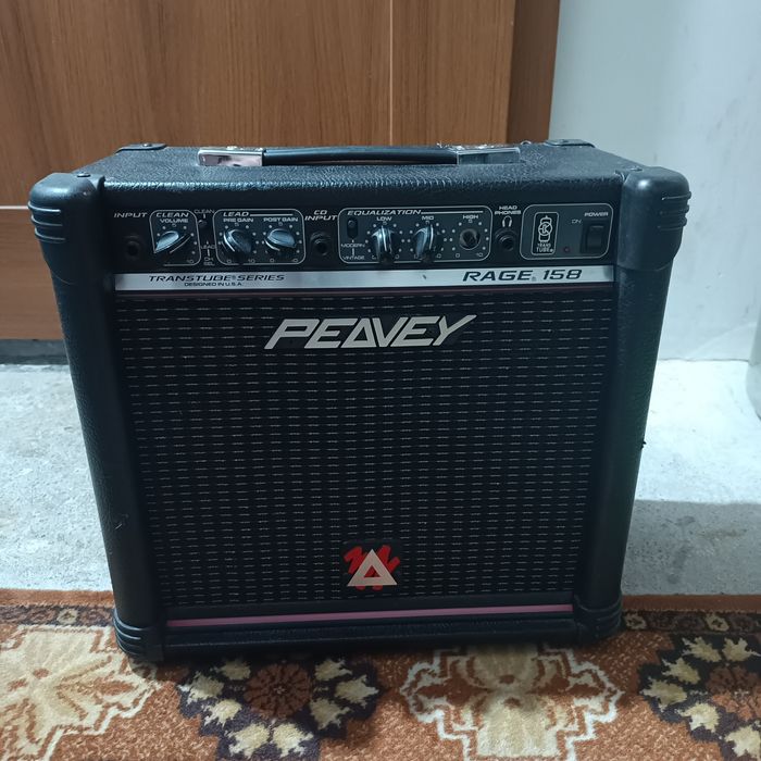 Zestaw wzmacniacz gitarowy peavey Rage 158 + 2 gitary + tuner