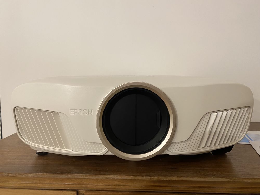 Rzutnik Epson EH-TW 7300