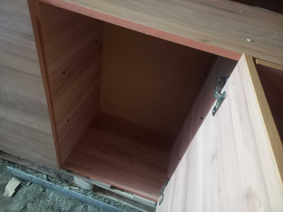 Кухонный навесной шкаф