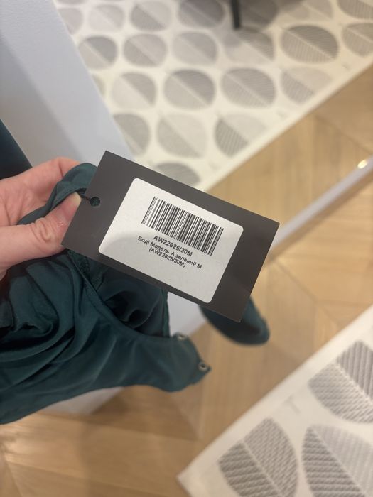 Новий зелений смарагдовий боді з асиметричним. Вирізом darico