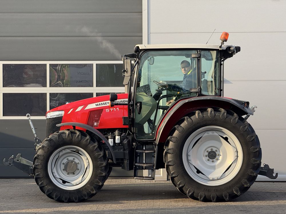Massey Ferguson 5711 •2600 mtg!•
