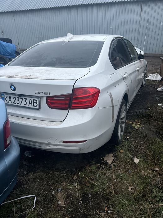 Срочно продаю машину BMW 328i