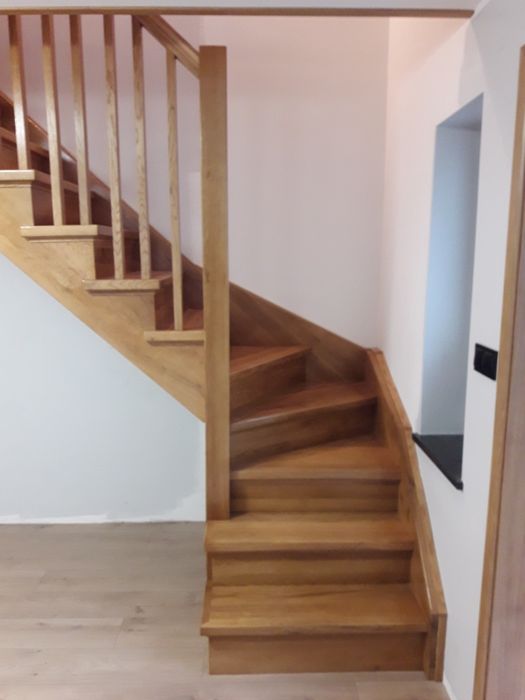 Schody samonośne, drewniane