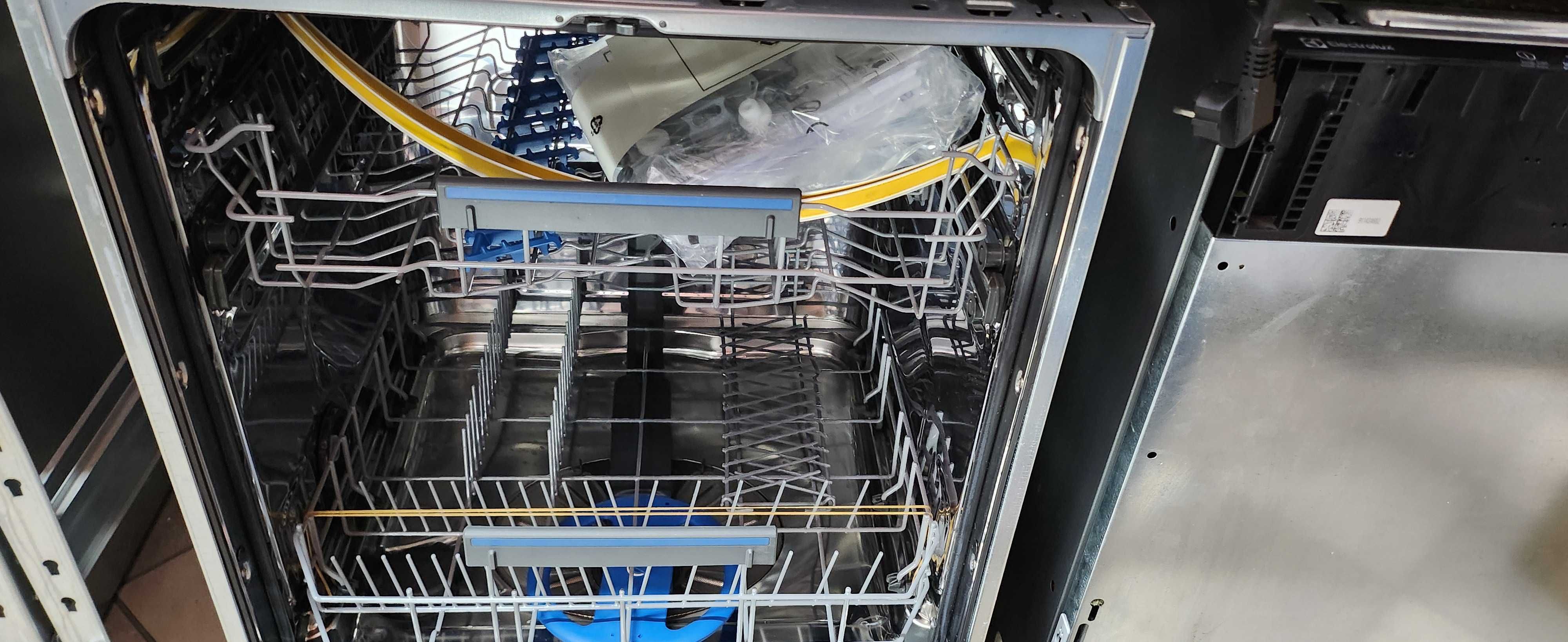 JANKI, ul. WSPÓLNA 6 Zmywarka Electrolux EES48200L