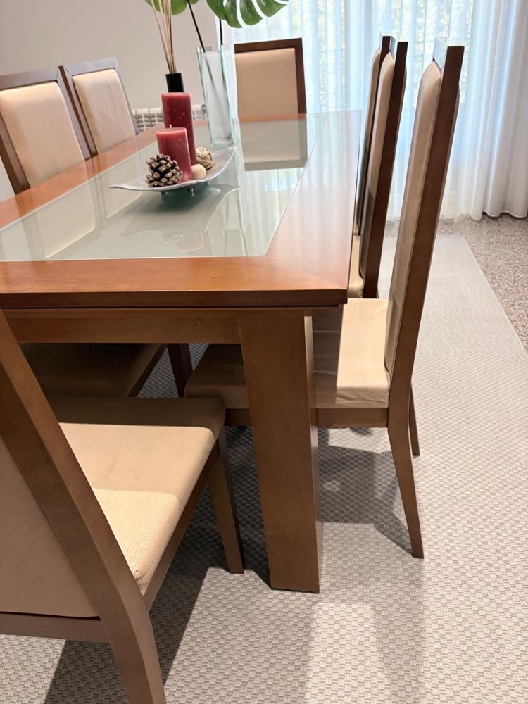 Mesa em cerejeira com tampo de vidro