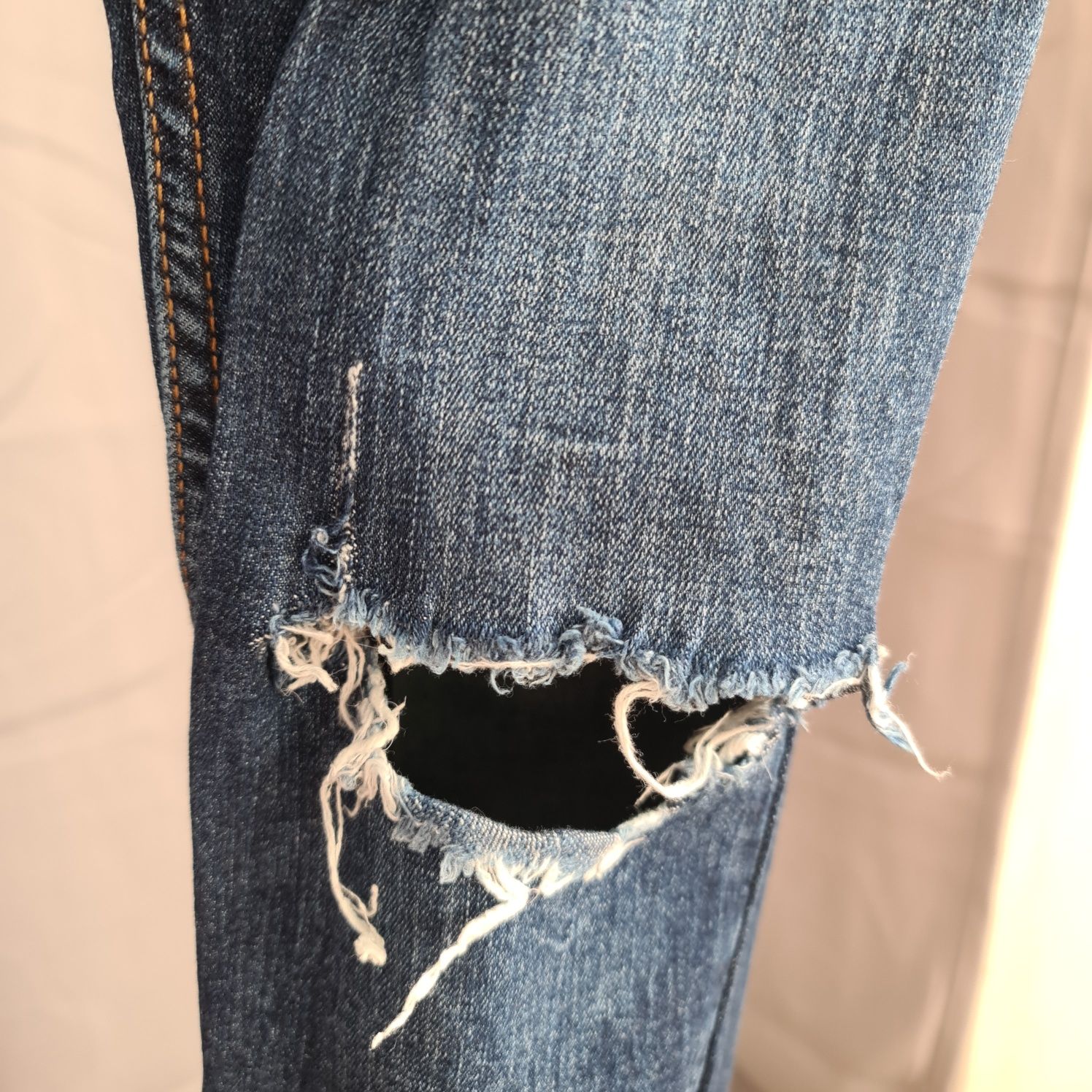 Spodnie jeans skinny Bershka, rozmiar 42, spodnie z dziurami