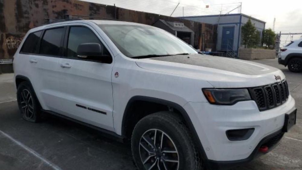 Тесла X продаж в дорозі