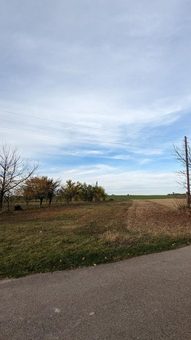 Ділянка біля траси М06 с.Привільне з заїздом