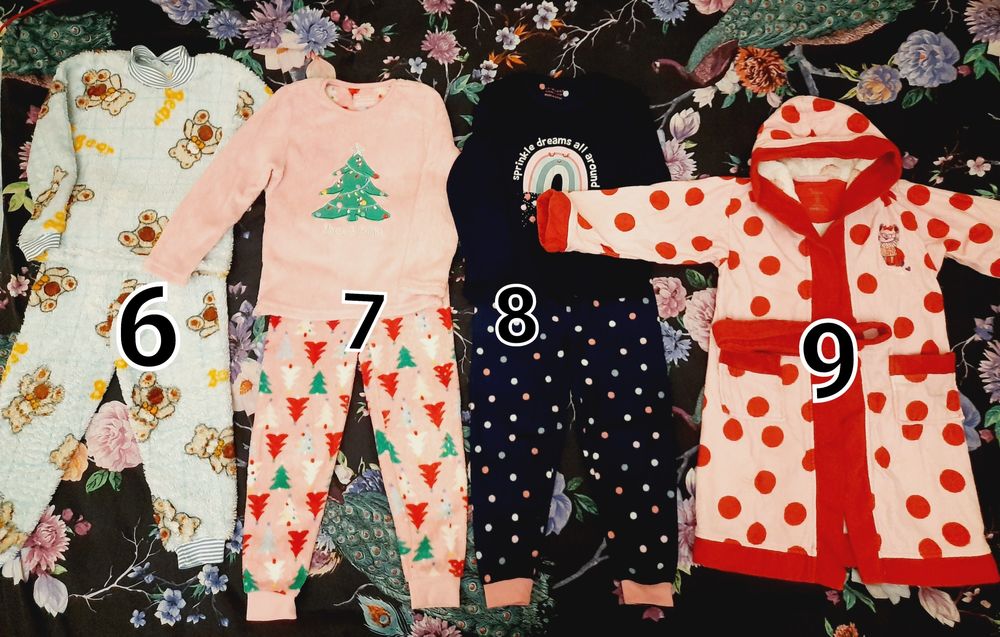 Костюми і сукні на дівчинку у гарному стані