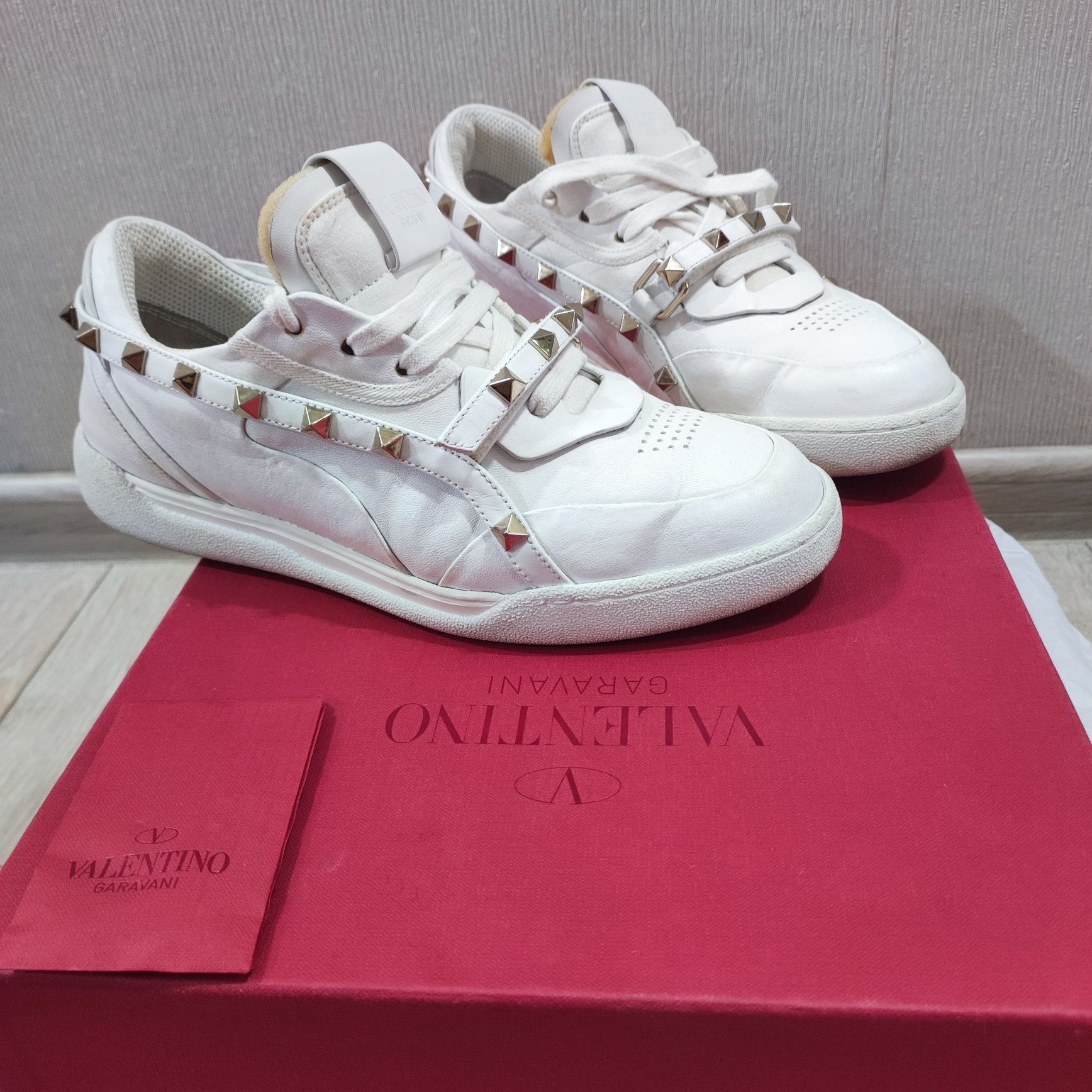 Valentino кроссовки оригинал