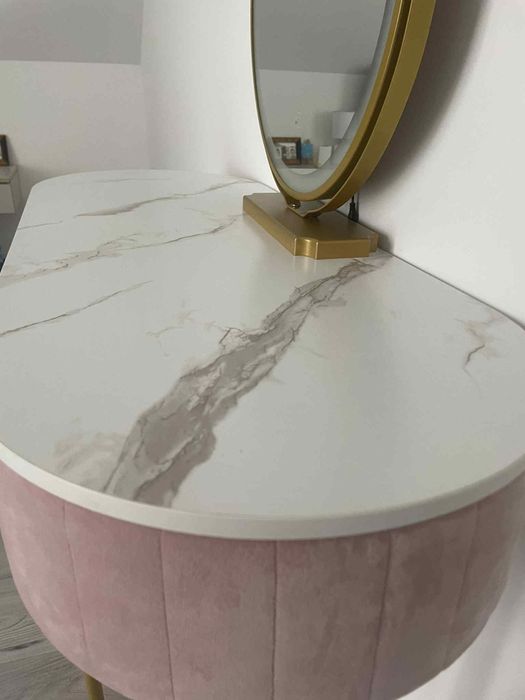 Toaletka z Lustrem LED ASHLEY Różowa z Szufladą i krzesłem pufą