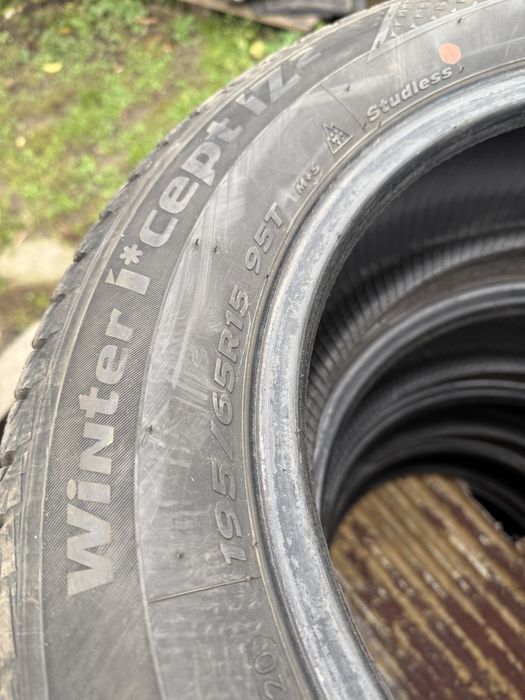 Продам комплект 195 65 15 Hankook Winter Icept IZ2