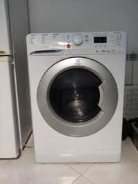 Máquina de lavar e secar roupa INDESIT