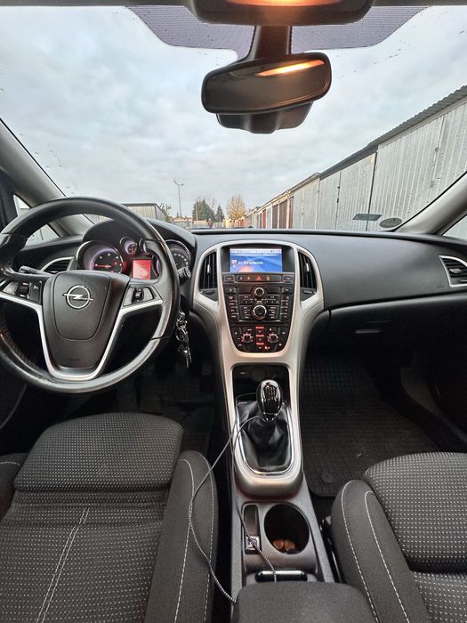 Opel Astra J kombi 2.0 CDTI