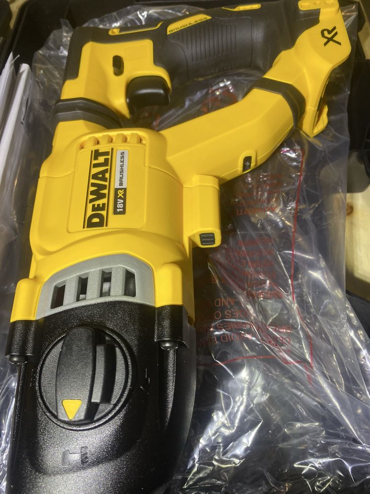 Перфоратор DeWALT DCH263NK SDS-Plus. 3.0J/ 18V/+ Кейс. без акумулятора