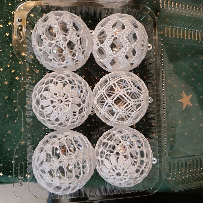 12 bombek robionych szydełkiem