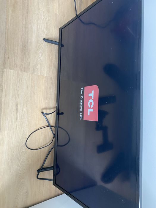 TV tcl 32 polegadas com suporte para parede como nova.