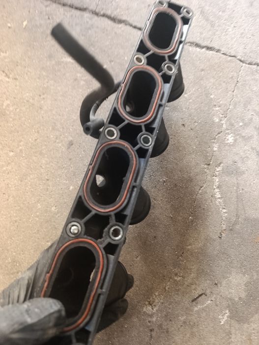 Króciec ssący przepustnicy volkswagen passat B5 audi a4 b5 benzyna