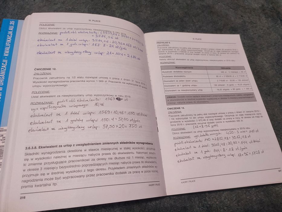 3 części podręczników zawodowych Pracownia ekonomiczna Padurek