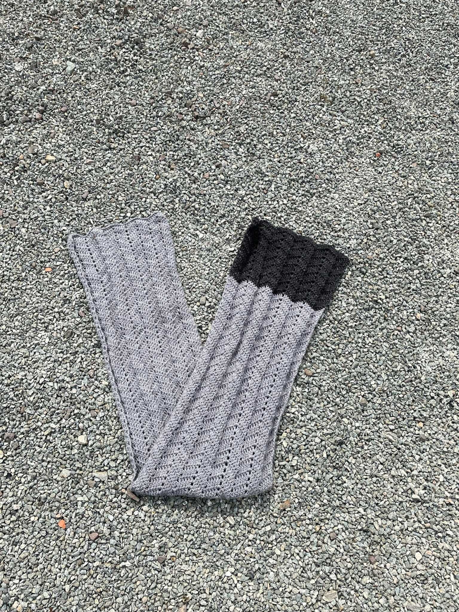 Handmade szary ręcznie szydełkowany szalik na jesień zimę retro