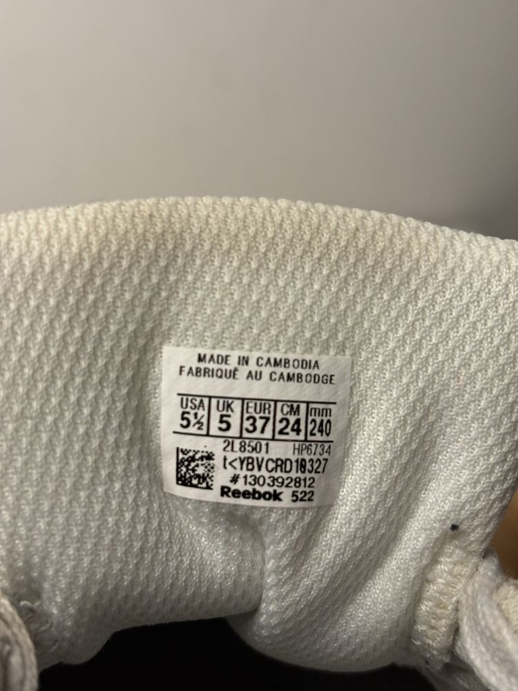 Ténis Reebok em pele