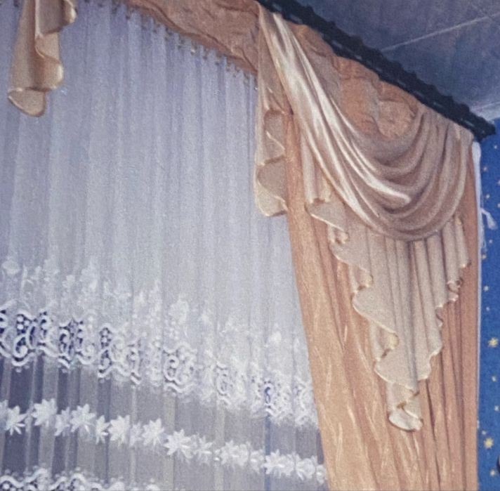 Гардина в ідеальному стані .