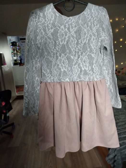 Гарна сукня на дівчинку