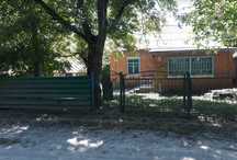 Будинок в селі Женишківці Хмельницька область. Є школа , садочок, мага