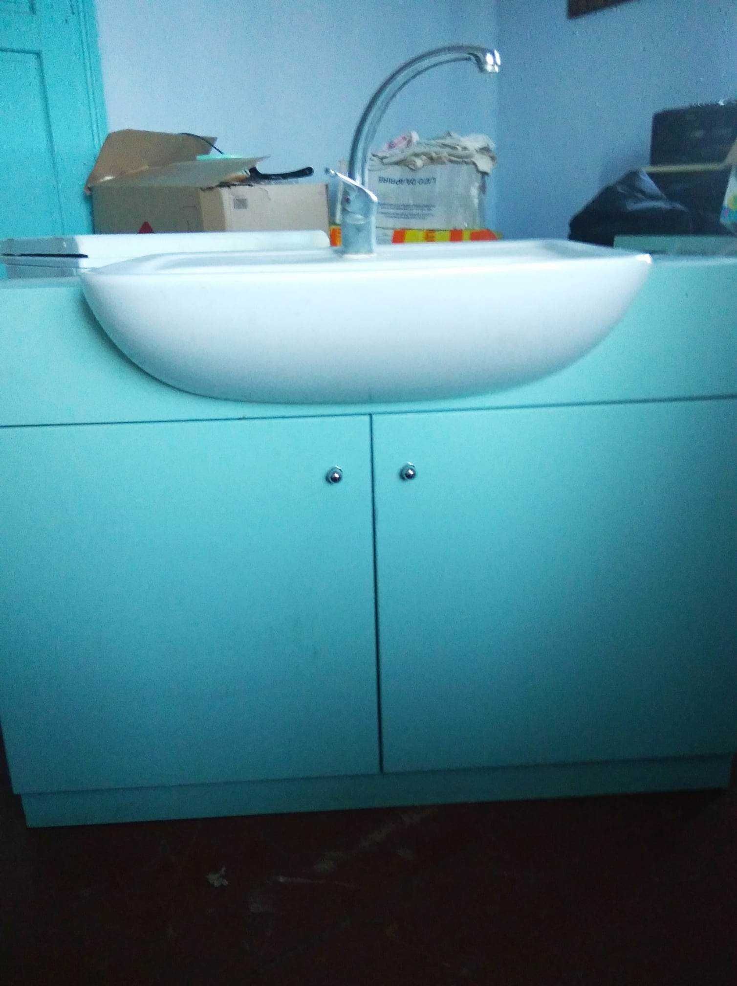 Комплект в ванну кімнату з умивальником