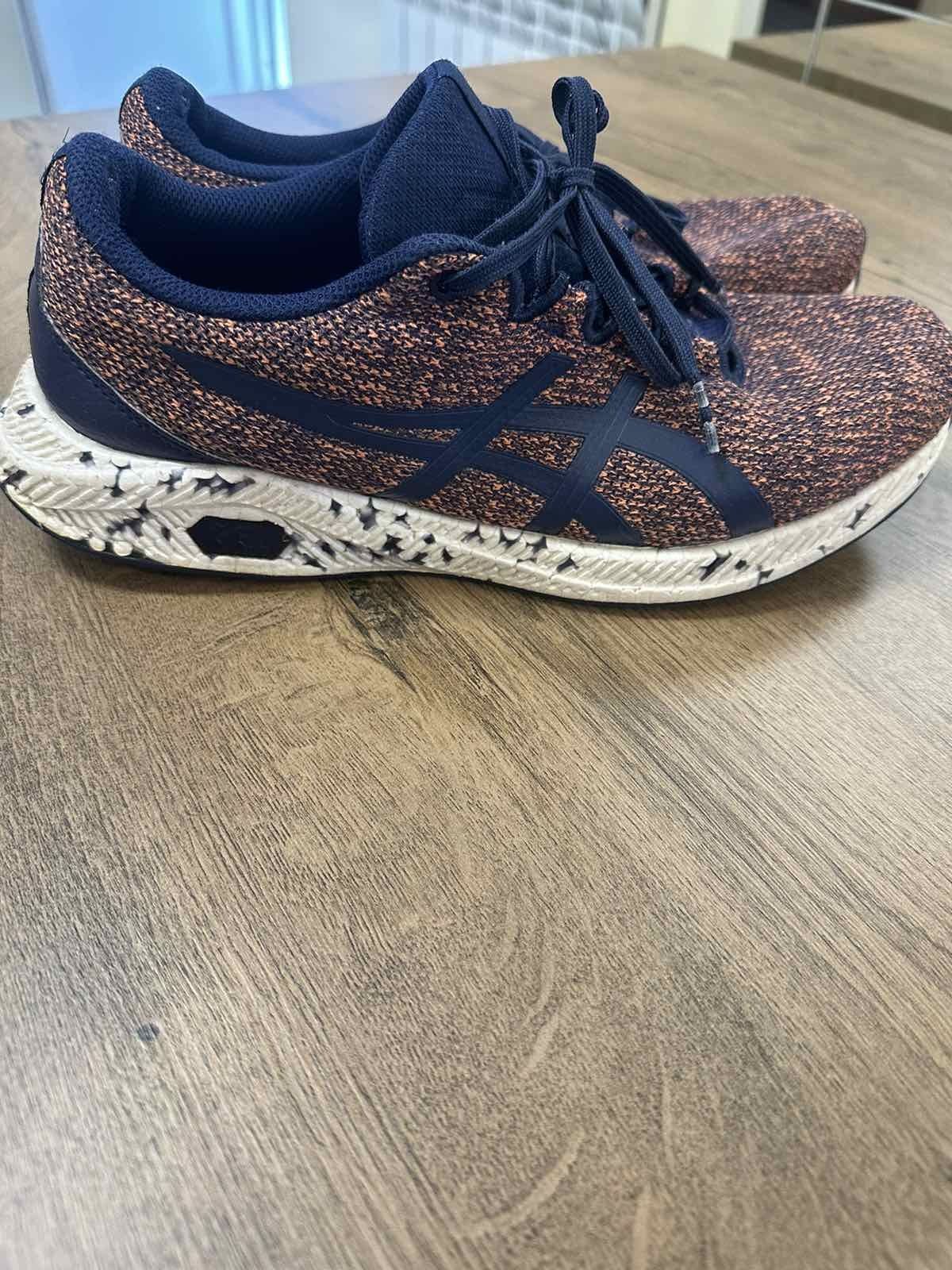 Продам кросівки чоловічі Asics. Розмір 43.5