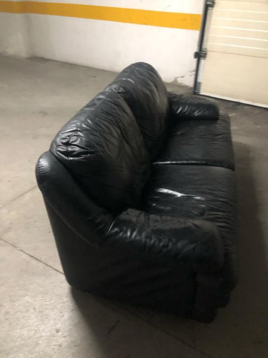 Sofa preto de pele/couro verdadeiro/a em bom estado