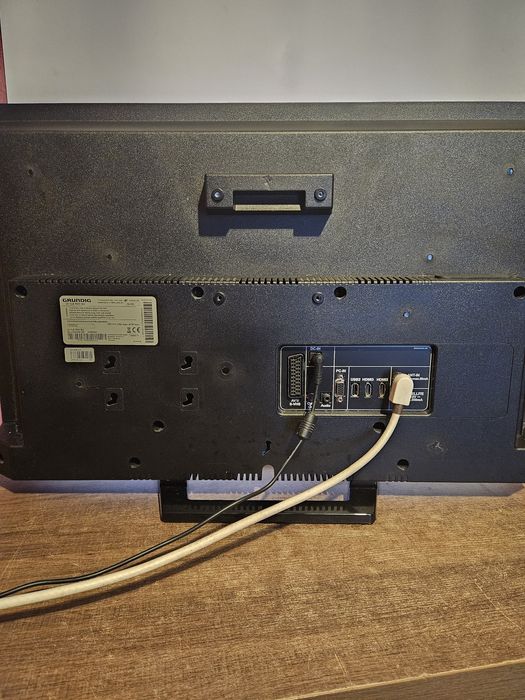 Telewizor Grundig z pilotem