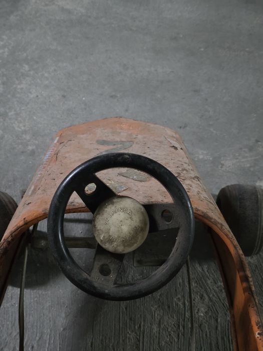 Carrinho a pedias "1981"