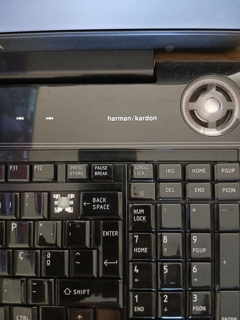 Toshiba Satellite P300 15D falta Bateria Acende sem Carregador