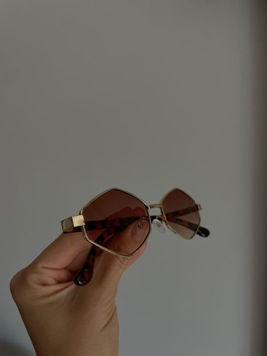 Sprzedam  nowych okularów przeciwsłonecznych dla kobiet 
przeciwsłonec