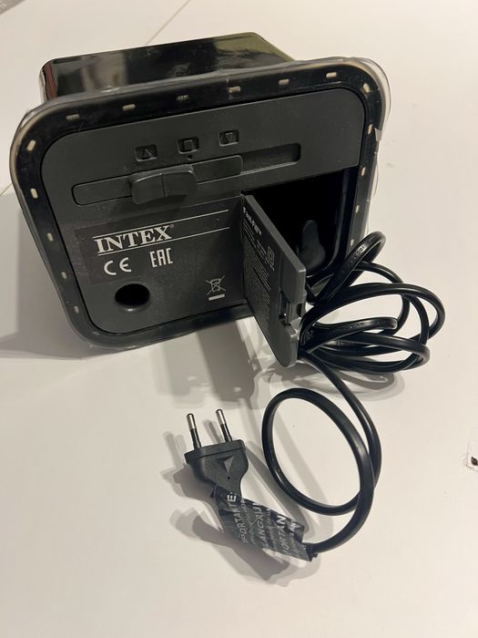 Elektryczna pompka do materaca INTEX – sprawna, model AP620C